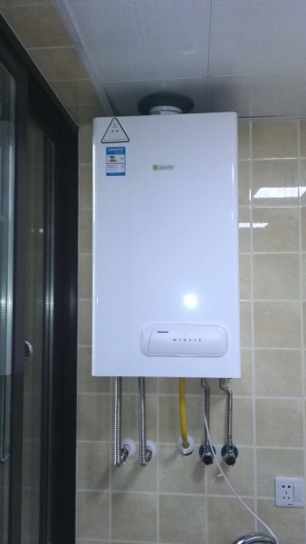 美的空調塵滿燈亮原因